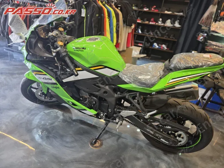 KAWASAKI NINJA ZX 4 RR - фото 1