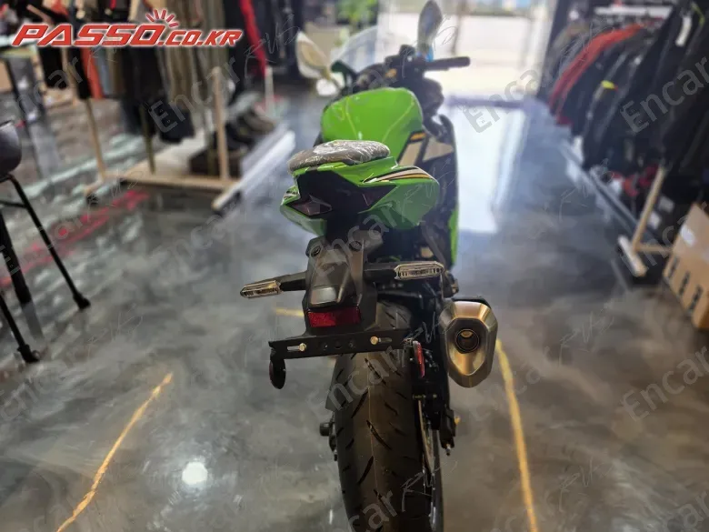 KAWASAKI NINJA ZX 4 RR - фото 3