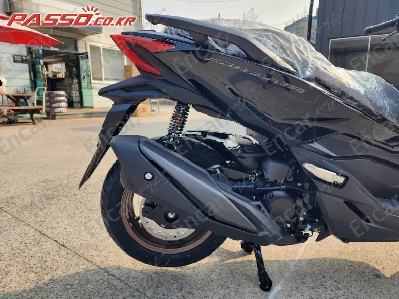 HONDA FORZA 350 - фото 6