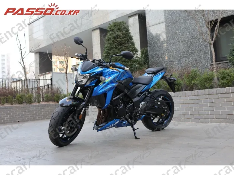SUZUKI GSX S 750 - фото 1
