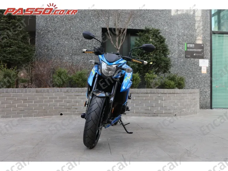 SUZUKI GSX S 750 - фото 4