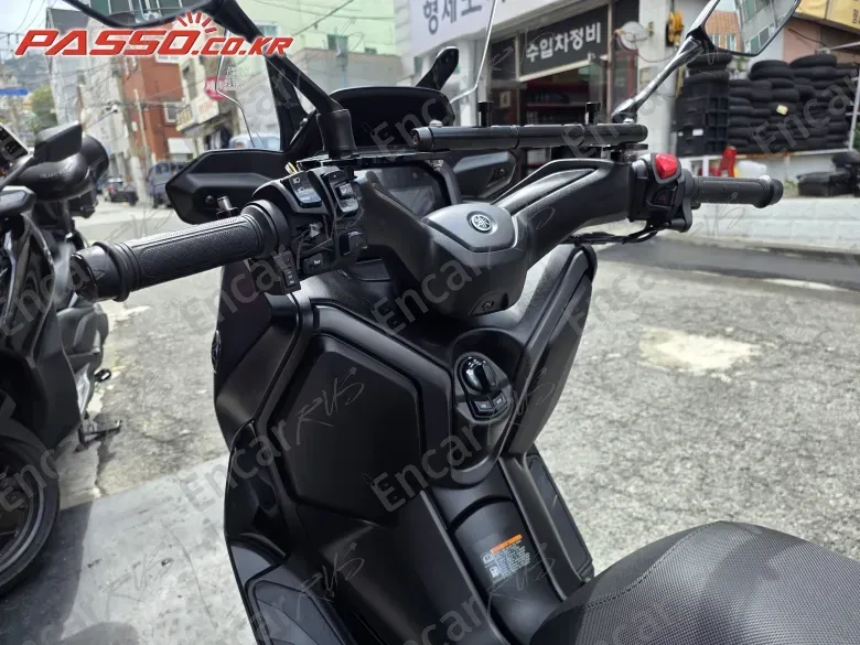 YAMAHA X MAX 300 ABS - фото 3