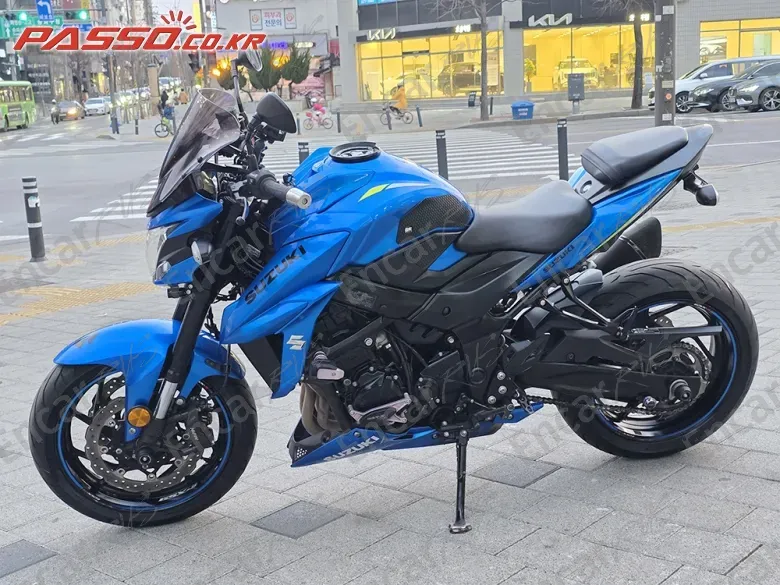 SUZUKI GSX S 750 - фото 1