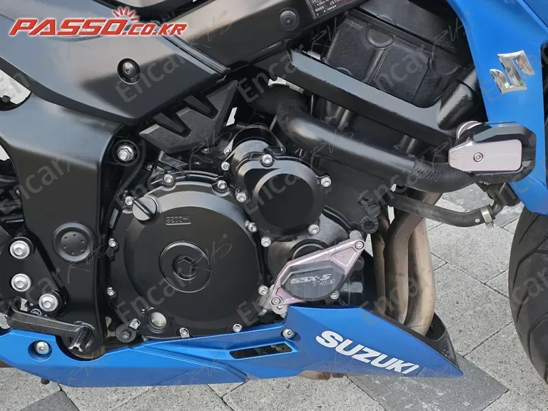 SUZUKI GSX S 750 - фото 4