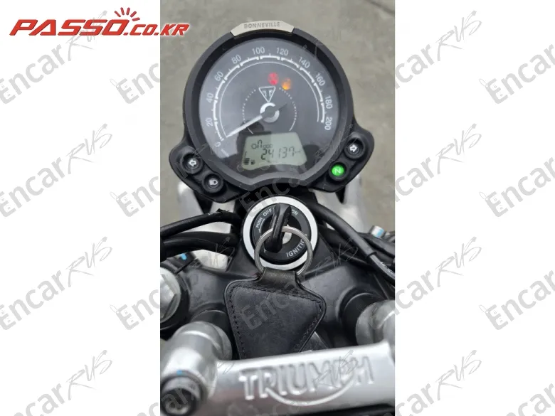 Triumph Street Twin - фото 3