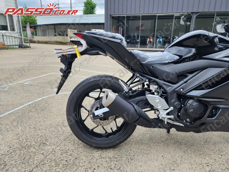 YAMAHA YZF R3 - фото 6