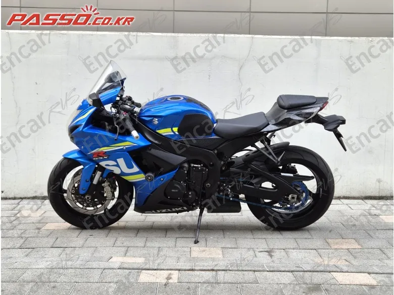 SUZUKI GSX R 600 - фото 1