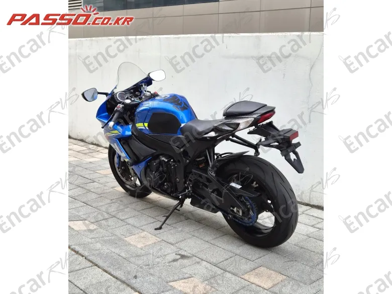 SUZUKI GSX R 600 - фото 2