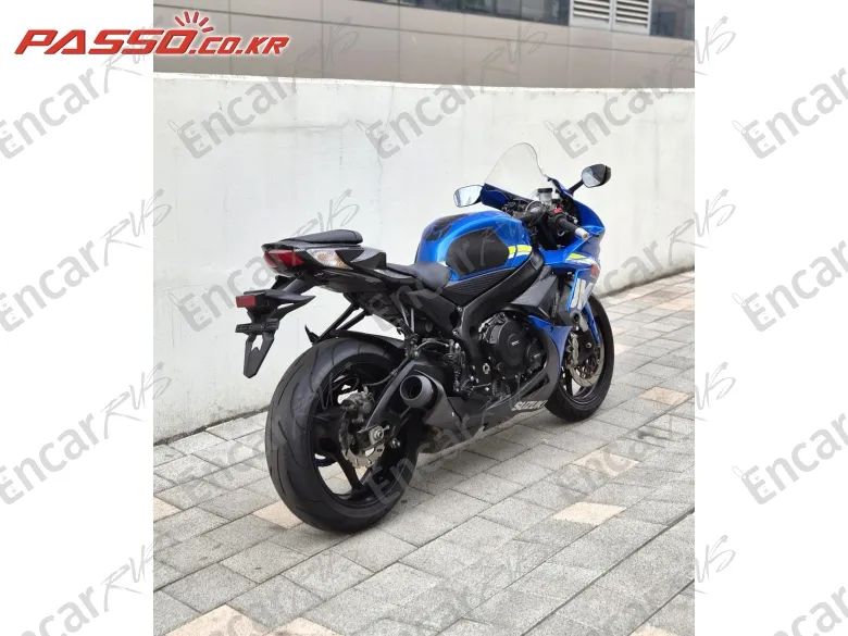 SUZUKI GSX R 600 - фото 6