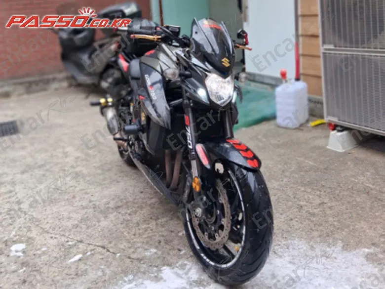 SUZUKI GSX 750 - фото 0