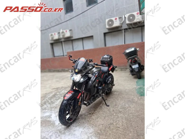 SUZUKI GSX 750 - фото 1