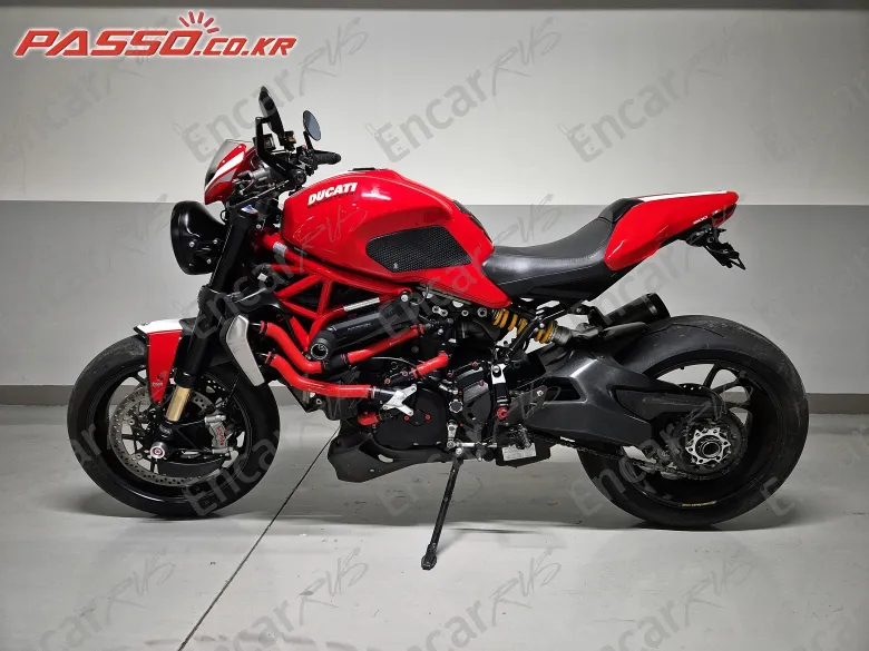 Ducati Monster 1200 R - фото 1