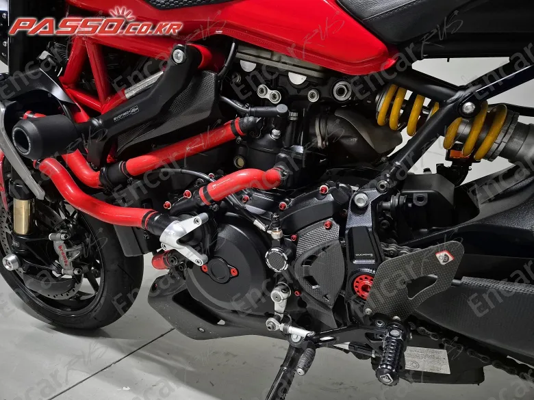 Ducati Monster 1200 R - фото 4