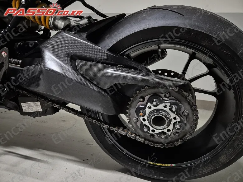 Ducati Monster 1200 R - фото 5