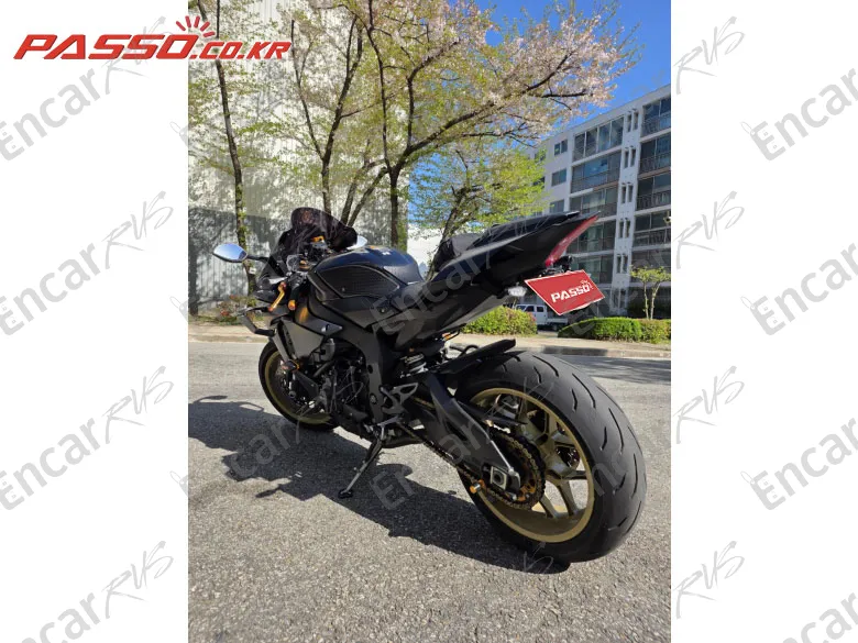Yamaha Yzf R1 - фото 6