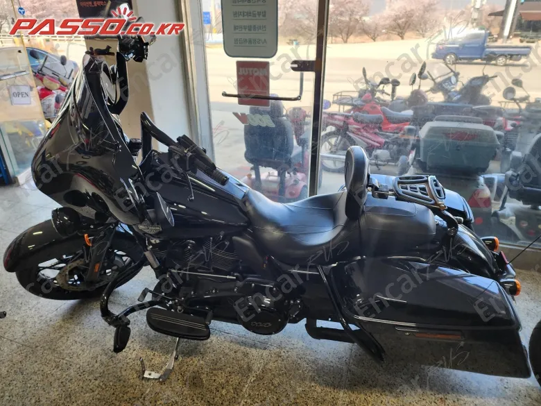 HARLEY-DAVIDSON FLHXS STREET GLIDE SPECIAL - фото 1