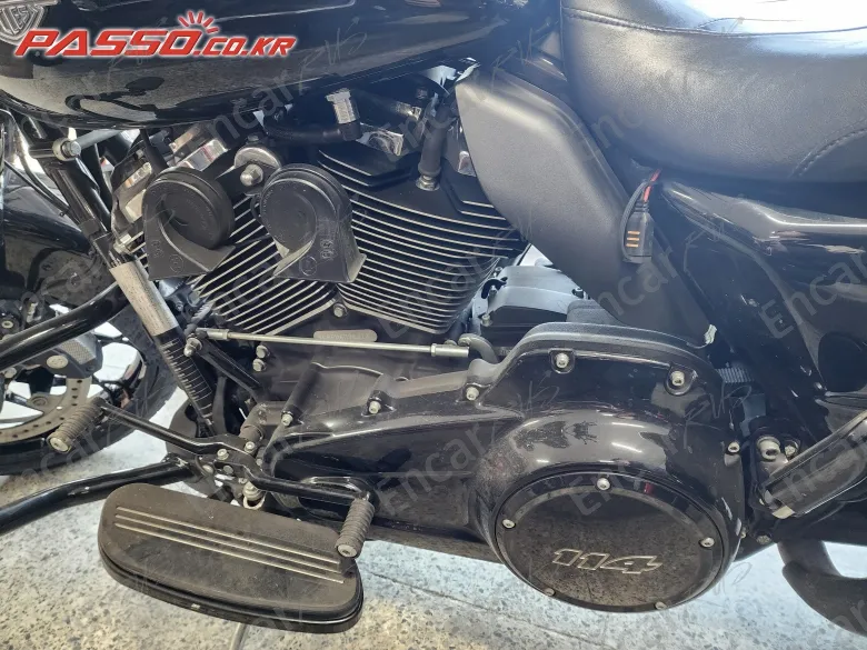 HARLEY-DAVIDSON FLHXS STREET GLIDE SPECIAL - фото 4