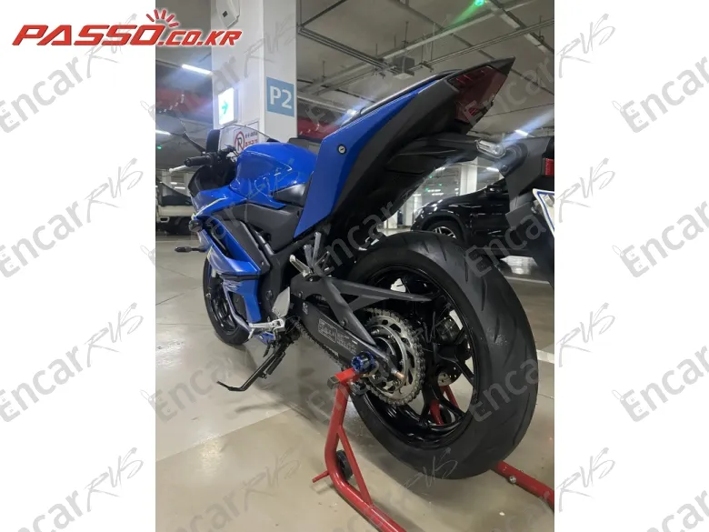 YAMAHA YZF R3 - фото 3