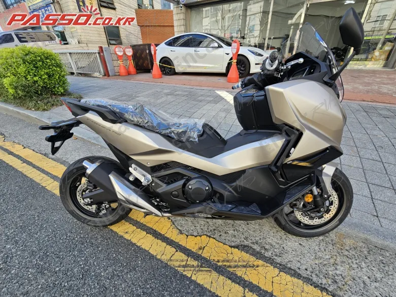 Honda Forza 750 - фото 0