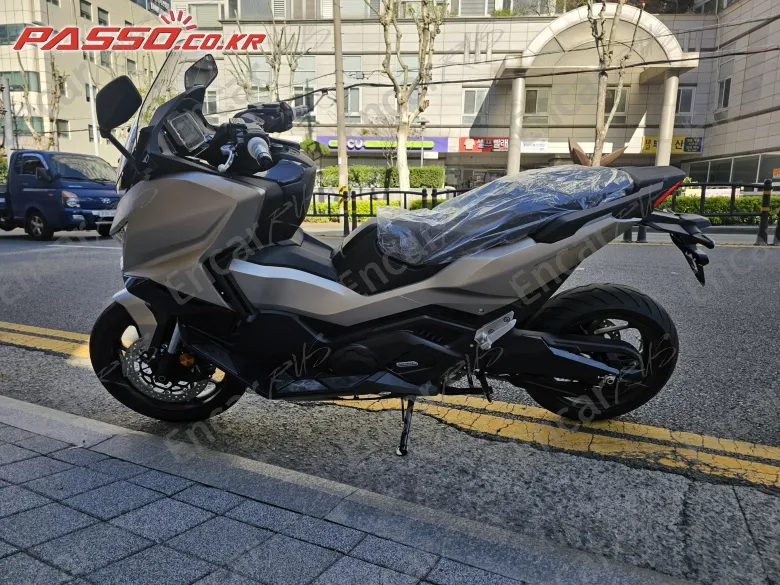 Honda Forza 750 - фото 1