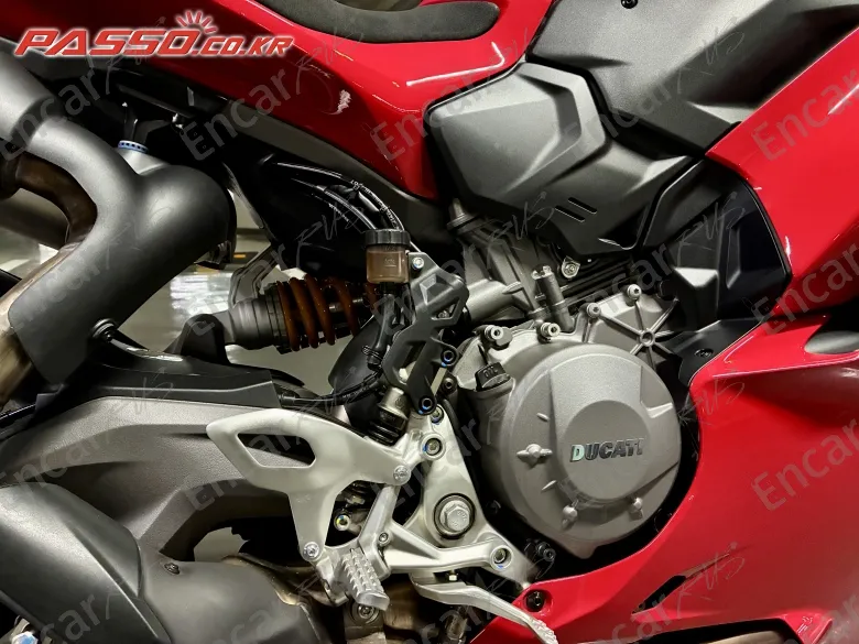 Ducati Panigale V2 S - фото 4