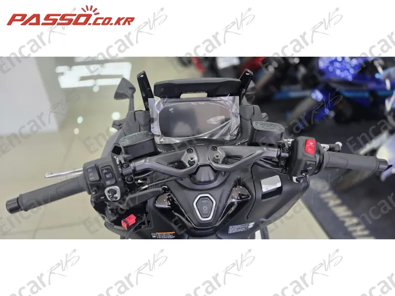 YAMAHA T MAX 560 - фото 3