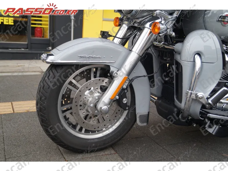 Harley-Davidson Flhtcutg Tri Glide Ultra Classic - фото 5
