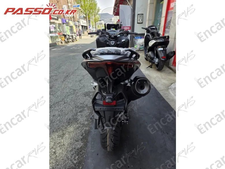 YAMAHA T MAX 560 - фото 2