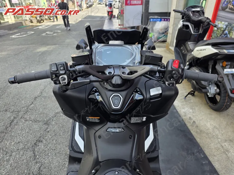 YAMAHA T MAX 560 - фото 3