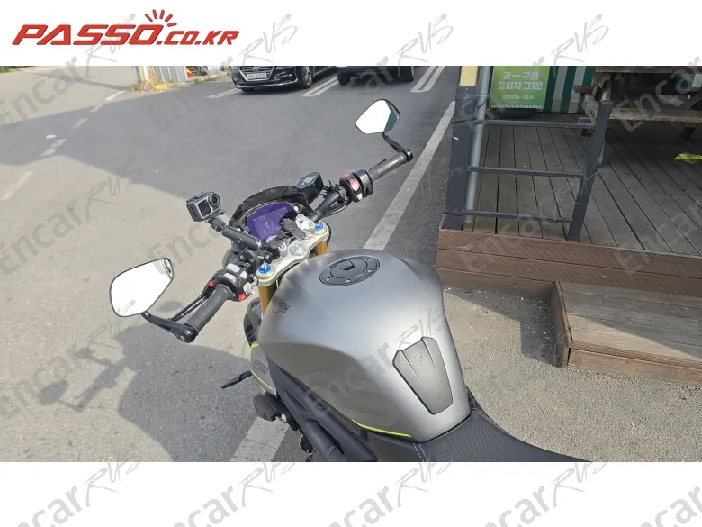 TRIUMPH SPEED TRIPLE 1200 RS - фото 3