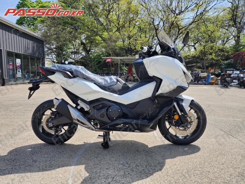 Honda Forza 750 - фото 0
