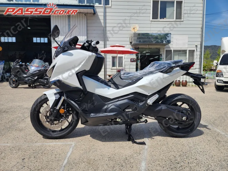 Honda Forza 750 - фото 1