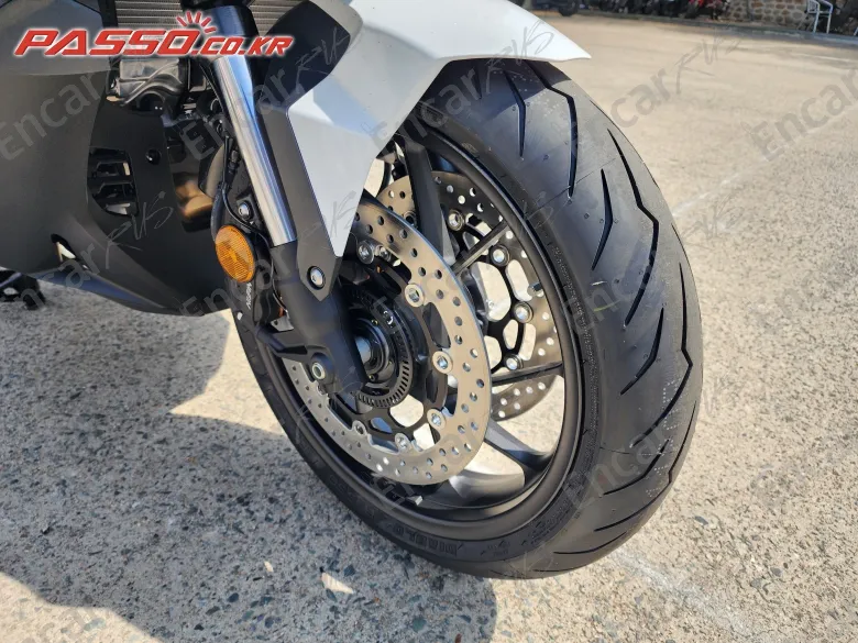 Honda Forza 750 - фото 5