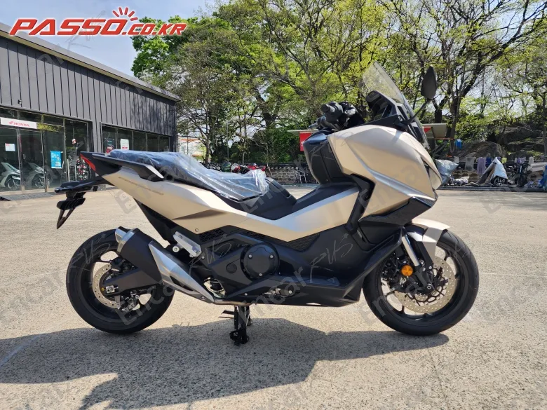 Honda Forza 750 - фото 0