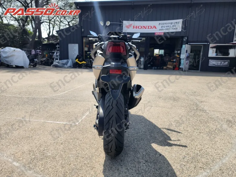Honda Forza 750 - фото 2