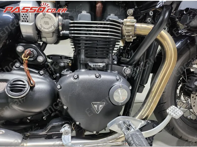 Triumph Bonneville Bobber - фото 4