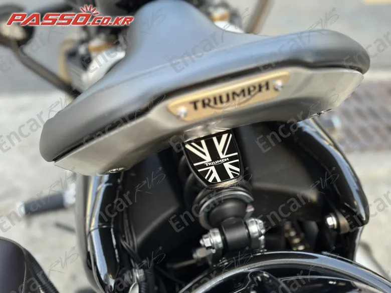 Triumph Bonneville Bobber - фото 6
