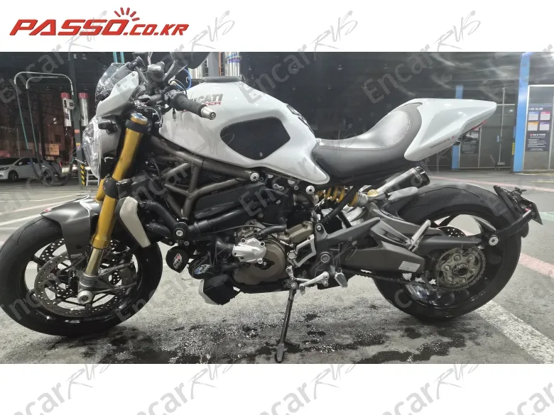 Ducati Monster 1200 S - фото 1