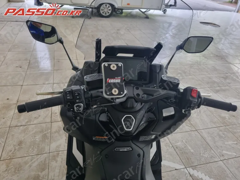YAMAHA T MAX 560 - фото 3