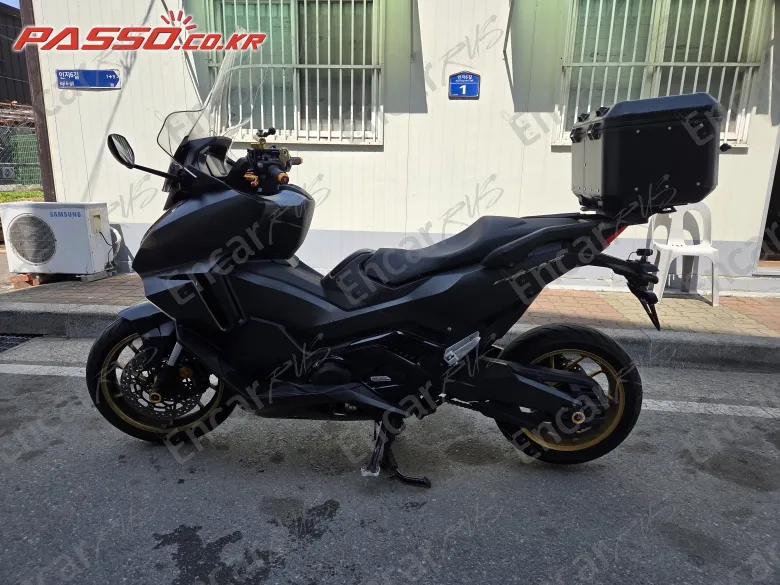 Honda Forza 750 - фото 1