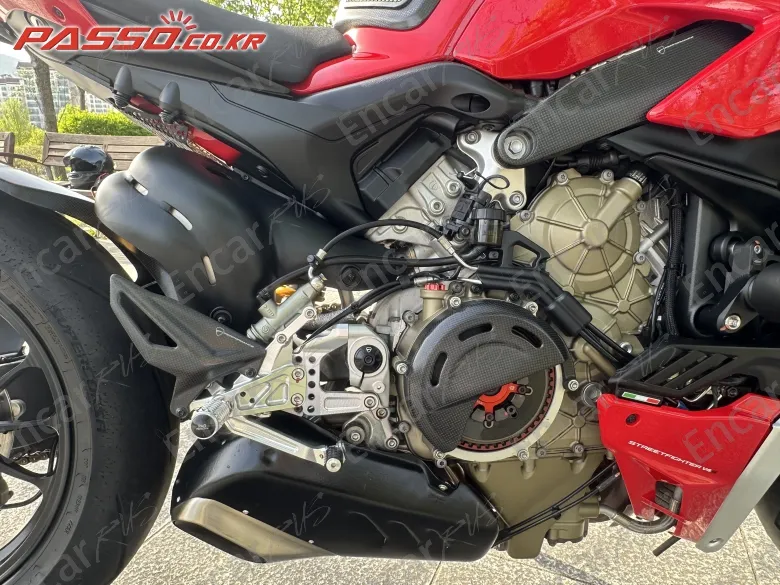 DUCATI STREETFIGHTER V4 S - фото 4