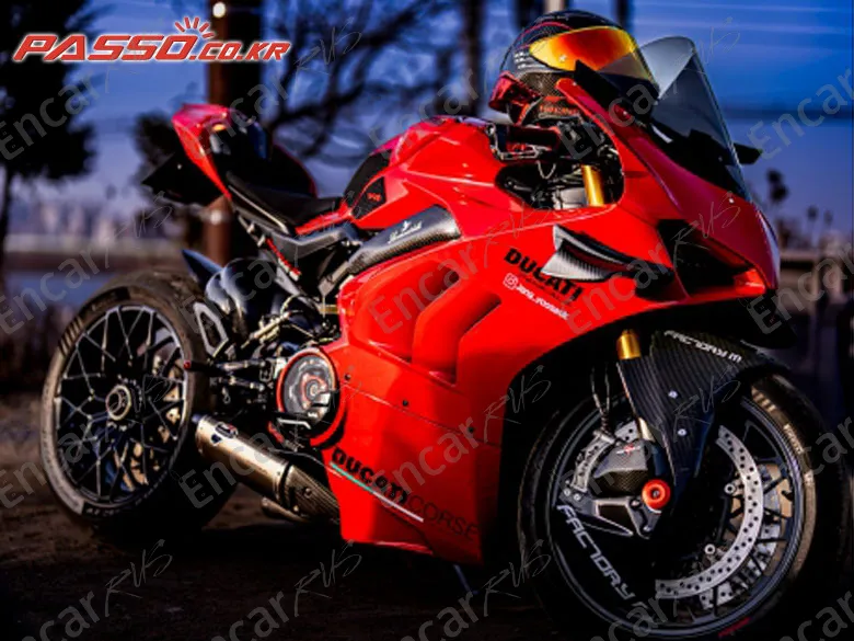 Ducati Panigale V4 S - фото 0