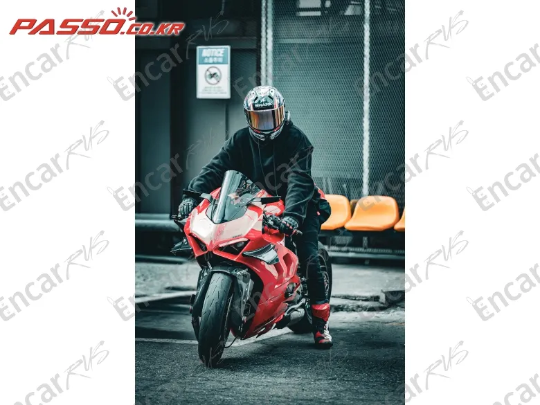 Ducati Panigale V4 S - фото 1