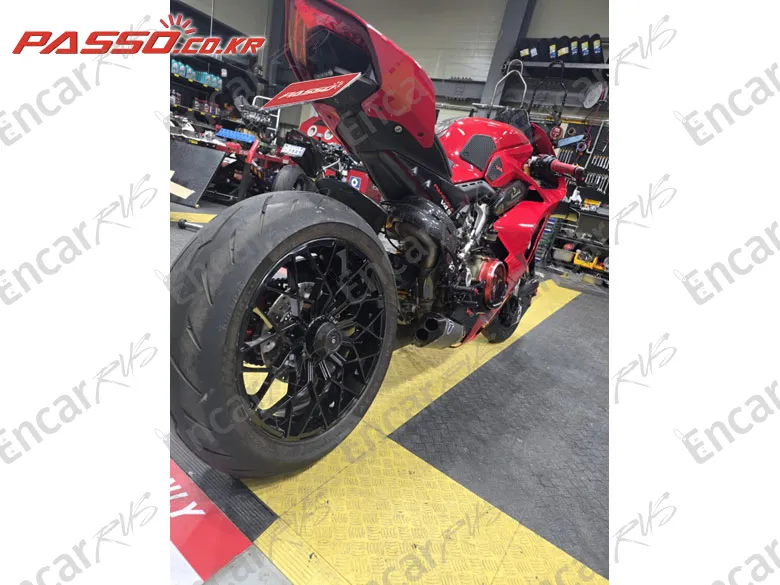 Ducati Panigale V4 S - фото 6