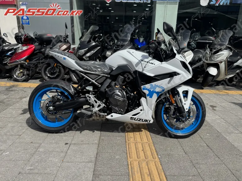 Suzuki Gsx 8 R - фото 0