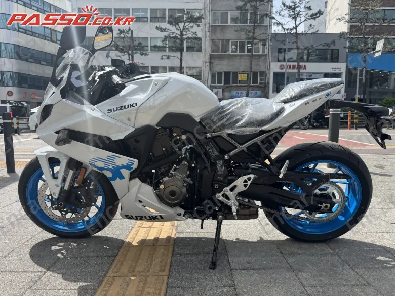 Suzuki Gsx 8 R - фото 1