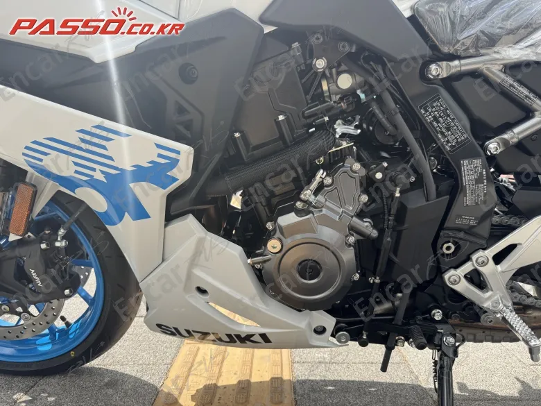 Suzuki Gsx 8 R - фото 4