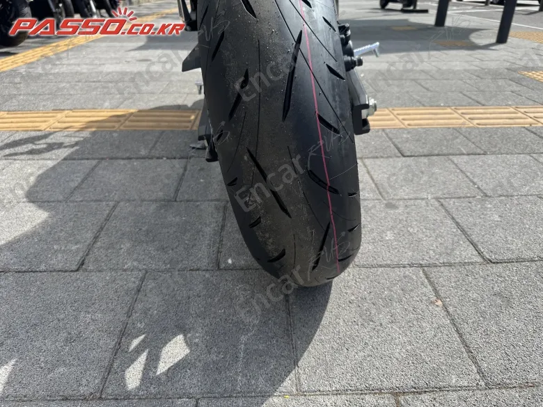 Suzuki Gsx 8 R - фото 5