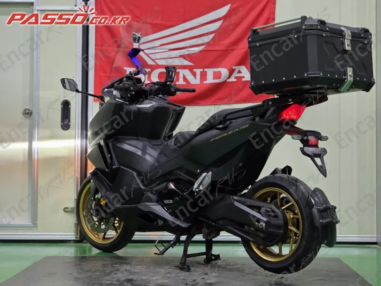 Honda Forza 750 - фото 4