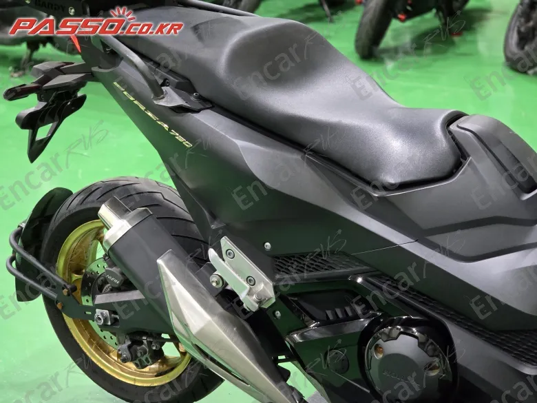 Honda Forza 750 - фото 6